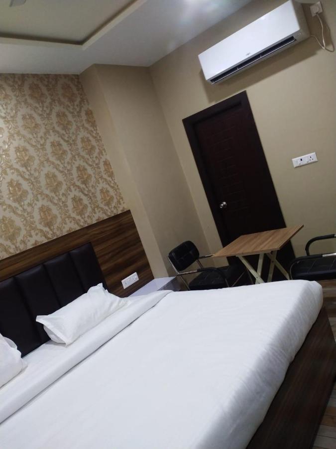 Hotel Citi Star 巴雷利 外观 照片