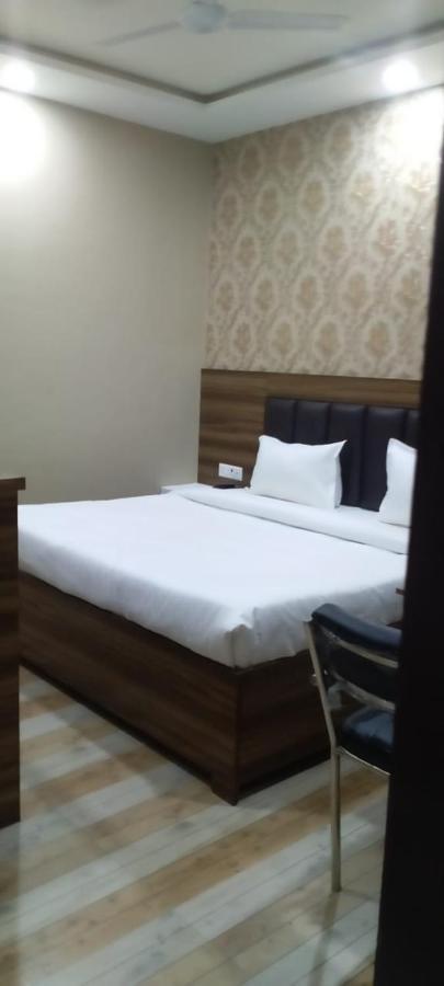 Hotel Citi Star 巴雷利 外观 照片