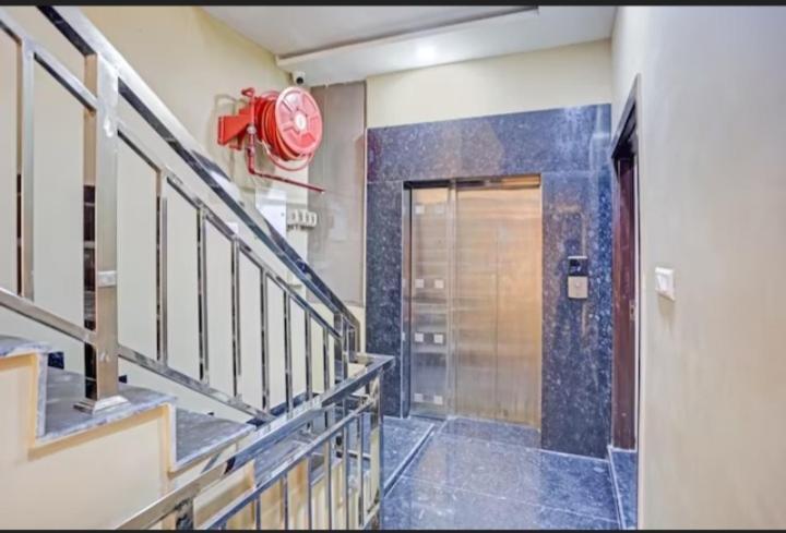 Hotel Citi Star 巴雷利 外观 照片